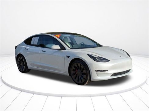 Used 2022 Tesla Model 3 Performance image 2