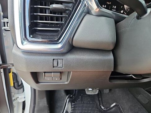 New 2026 GMC Canyon Elevation w/ Convenience Package image 17