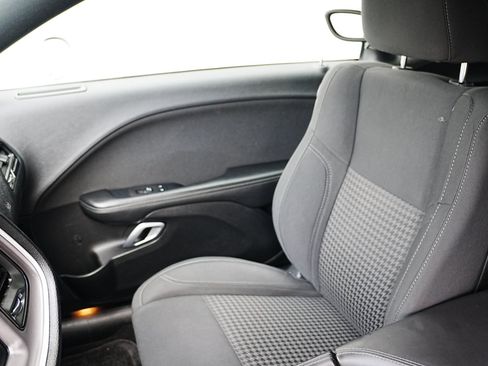 Used 2019 Dodge Challenger SXT w/ Blacktop Package image 11