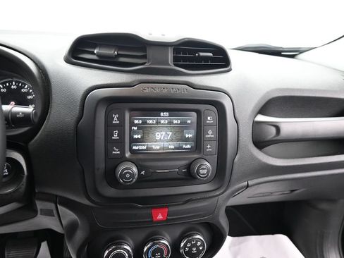 Used 2017 Jeep Renegade Altitude FWD image 21