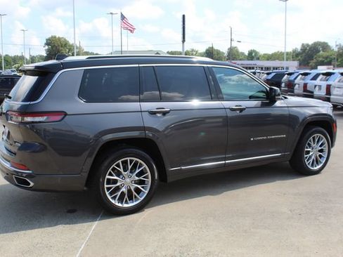 Used 2023 Jeep Grand Cherokee L Summit w/ Luxury Tech Group V AWD/4WD image 10