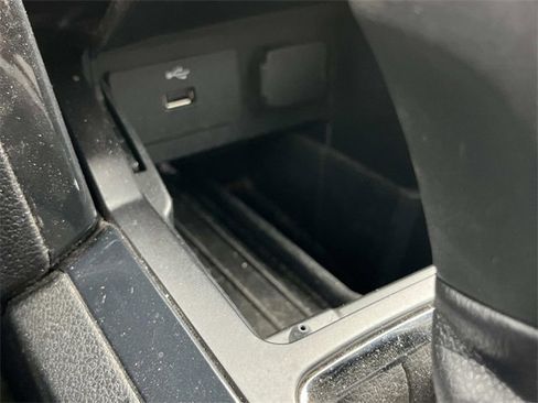 Used 2017 Ford Explorer XLT image 29