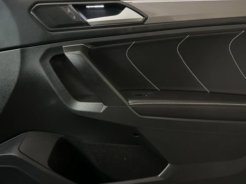 Used 2023 Volkswagen Tiguan SE R-Line image 23