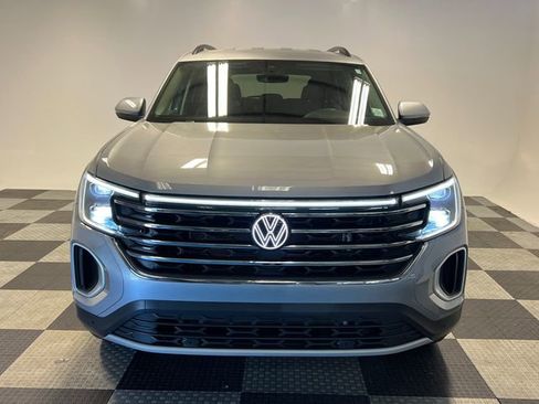 Certified 2025 Volkswagen Atlas SE FWD image 2