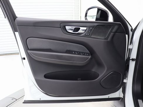 Used 2020 Volvo XC60 T5 R-Design w/ Protection Package image 36