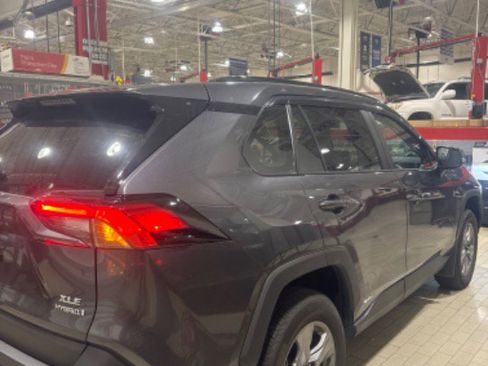 Certified 2024 Toyota RAV4 XLE image 40