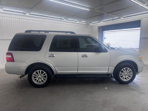 Used 2011 Ford Expedition XLT image 4