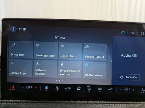 Used 2025 Lincoln Corsair AWD w/ Equipment Group 101A image 21