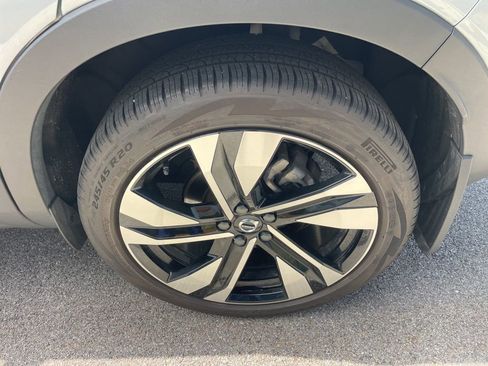 Certified 2024 Volvo XC40 B5 Plus w/ Protection Package Premier image 14