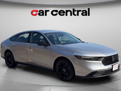 Used 2025 Honda Accord SE image 8