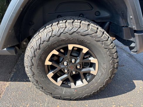 Used 2025 Jeep Wrangler Unlimited Rubicon AWD/4WD image 28
