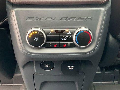 Certified 2025 Ford Explorer Platinum image 23