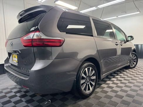 Used 2018 Toyota Sienna XLE AWD/4WD image 4