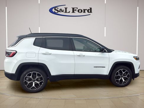 Used 2025 Jeep Compass Limited AWD/4WD image 9
