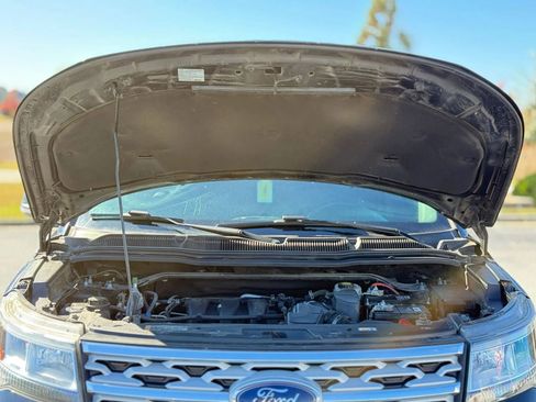 Used 2018 Ford Explorer XLT w/ Equipment Group 202A image 28