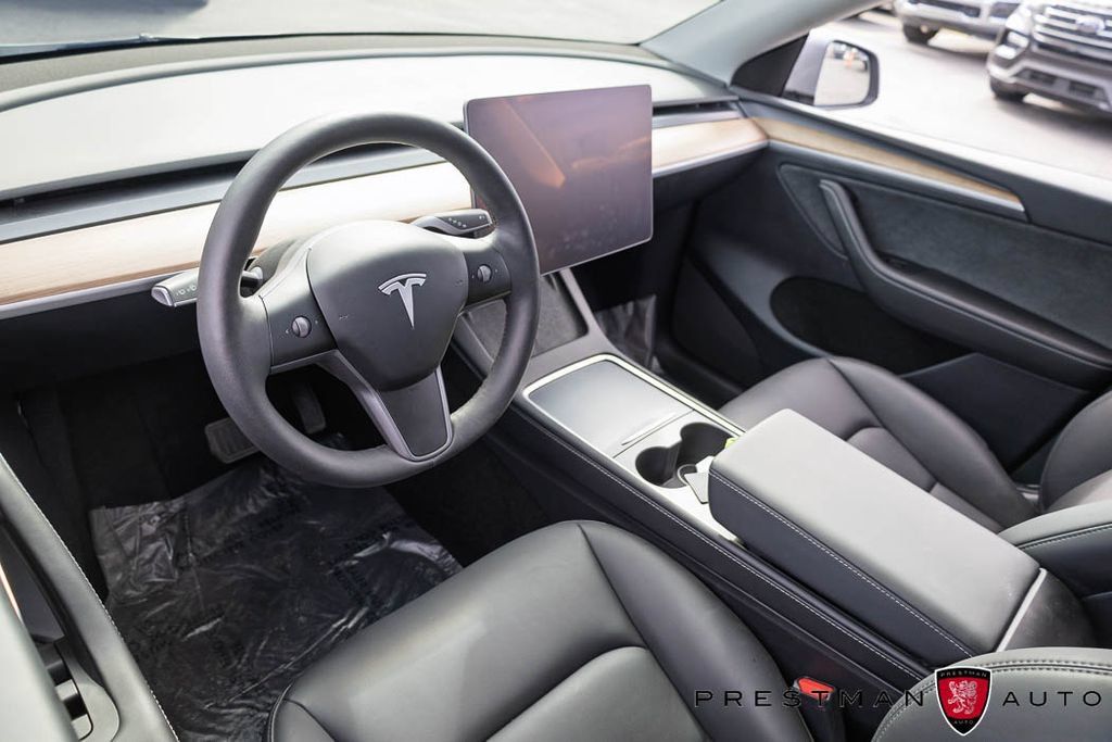 Used 2025 Tesla Model Y Long Range AWD/4WD image 23