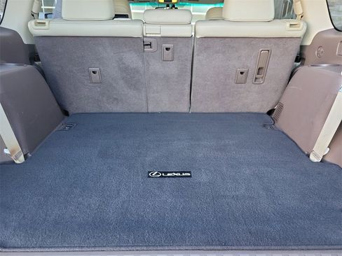 Used 2011 Lexus GX 460 Premium image 17