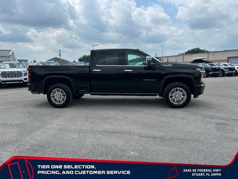 Used 2022 Chevrolet Silverado 2500 High Country w/ Technology Package AWD/4WD image 4