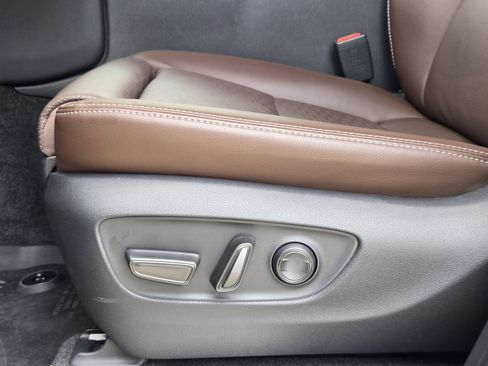 Used 2025 Toyota Land Cruiser w/ Premium Package image 32