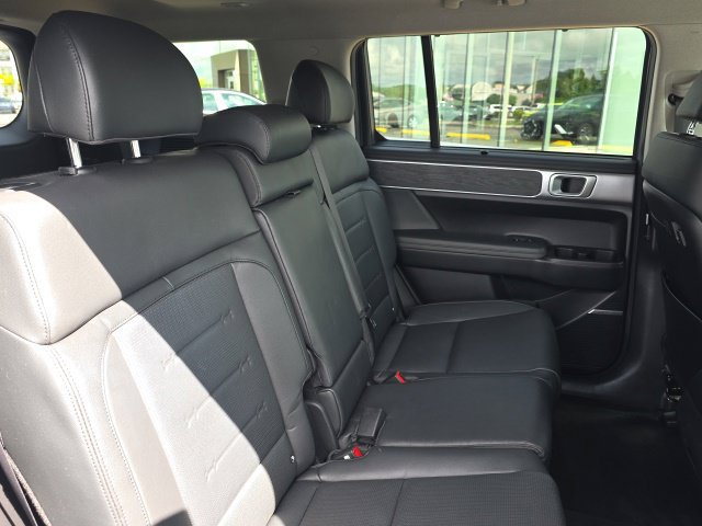 Certified 2025 Hyundai Santa Fe Limited AWD/4WD image 10