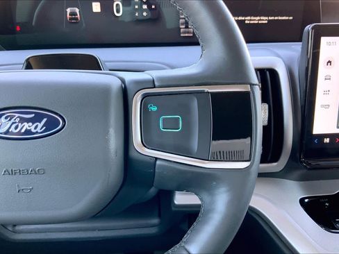 Certified 2025 Ford Expedition Active image 25