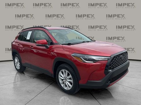 Used 2023 Toyota Corolla Cross LE FWD image 7