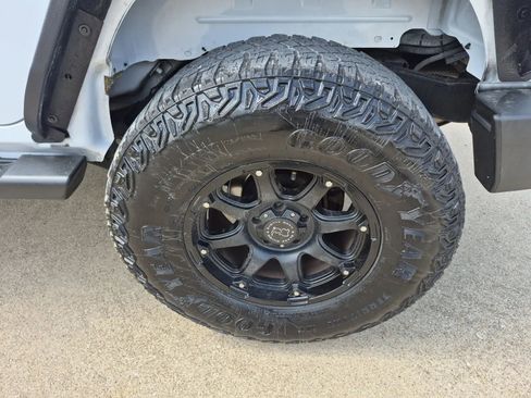 Used 2015 Jeep Wrangler Unlimited Sport w/ Quick Order Package 24S AWD/4WD image 10