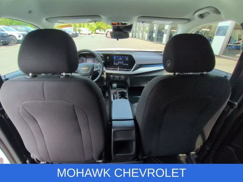 Used 2024 Chevrolet Trax LS w/ LS Convenience Package FWD image 19