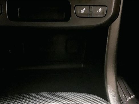 Used 2019 Chevrolet Colorado Z71 w/ Z71 Midnight Edition image 17