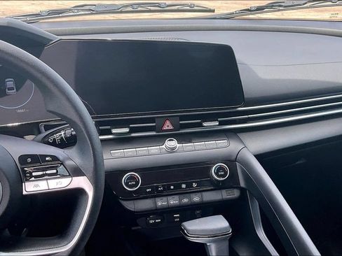 Used 2024 Hyundai Elantra SEL FWD image 9