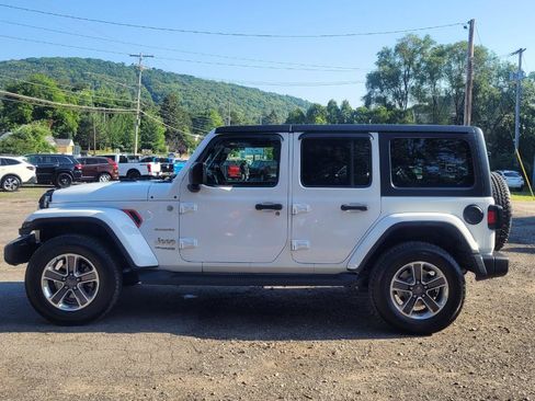 Used 2018 Jeep Wrangler Unlimited Sahara AWD/4WD image 5