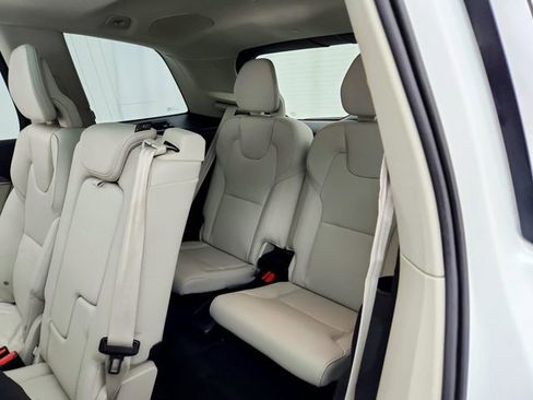 Used 2023 Volvo XC90 B5 Plus image 25