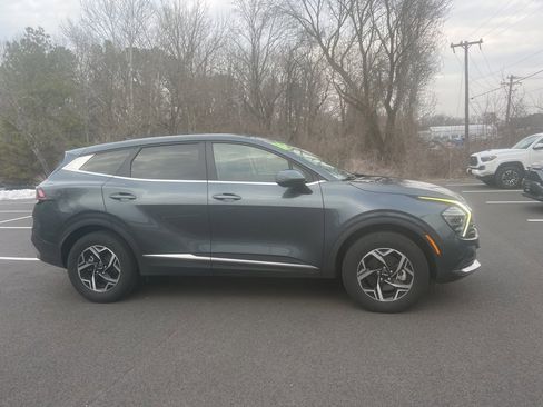 Used 2024 Kia Sportage LX image 4