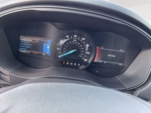 Used 2018 Ford Fusion SE w/ Equipment Group 201A FWD image 2