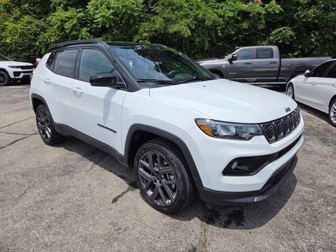 Used 2026 Jeep Compass Limited AWD/4WD image 3