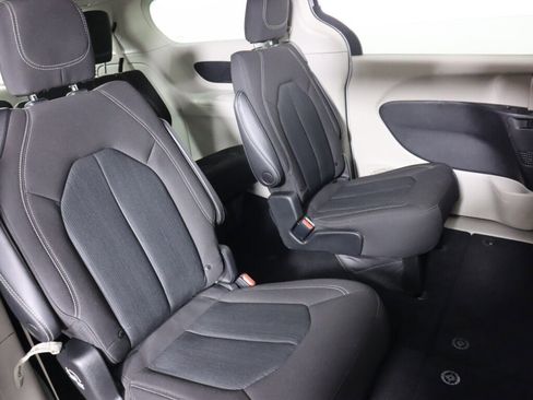 Used 2022 Chrysler Voyager LX image 36