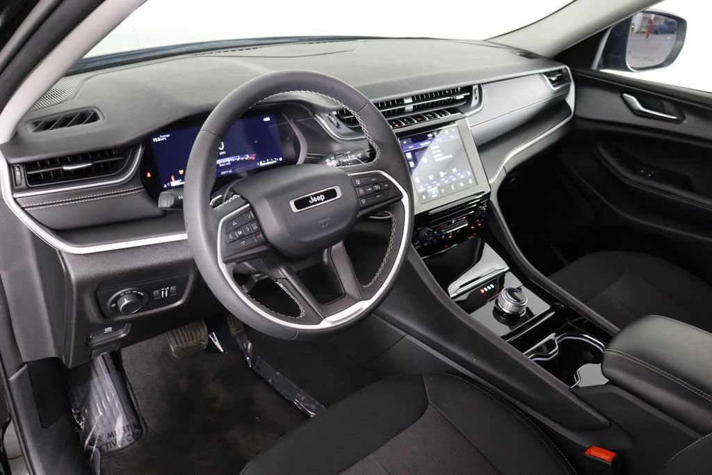 Used 2023 Jeep Grand Cherokee L Laredo AWD/4WD image 27