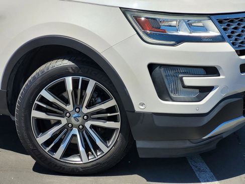 Used 2016 Ford Explorer Platinum AWD/4WD image 5