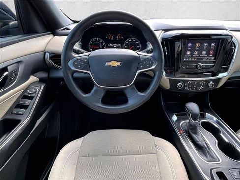 Used 2022 Chevrolet Traverse LS FWD image 7