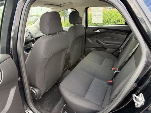 Used 2018 Ford Focus SE FWD image 6