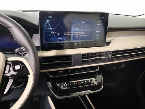 New 2026 Lincoln Corsair Premiere image 5