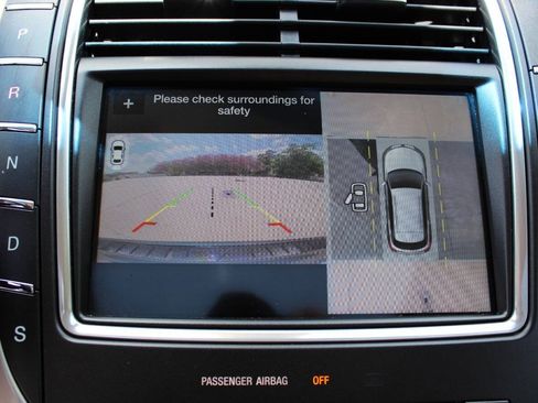 Used 2016 Lincoln MKX Reserve w/ Technology Package FWD image 10