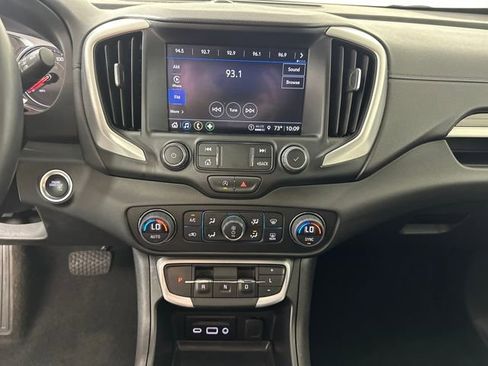 Used 2024 GMC Terrain SLT image 21