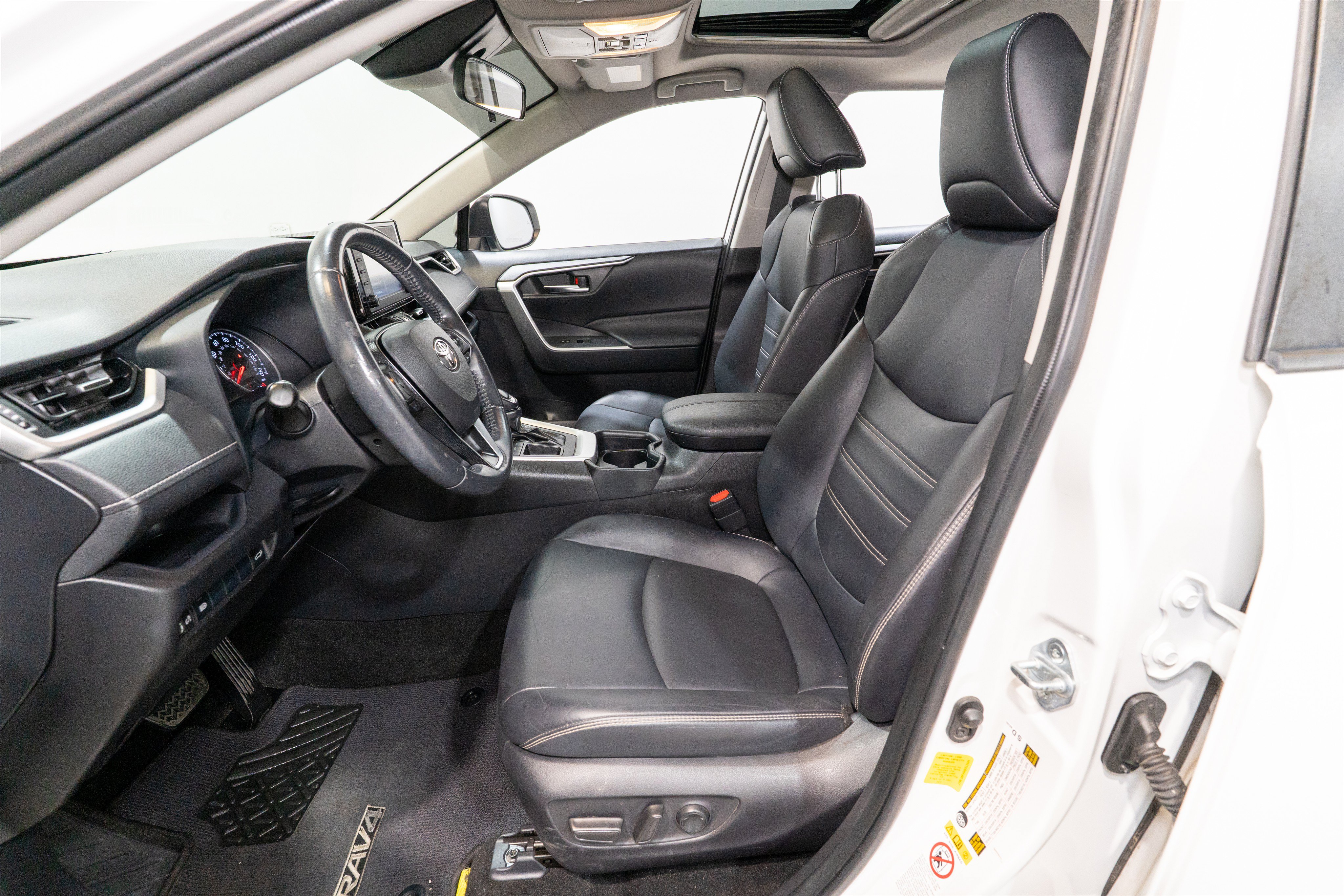Used 2019 Toyota RAV4 XLE Premium FWD image 14