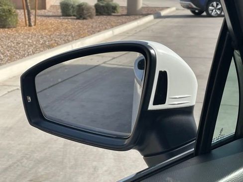 Used 2024 Volkswagen Tiguan SE w/ Panoramic Sunroof Package image 24