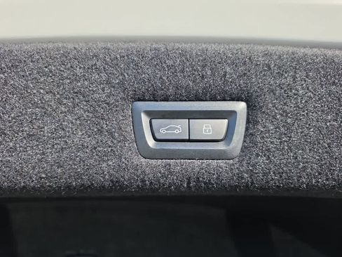 Used 2025 BMW 740i xDrive image 7