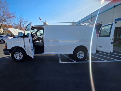 Used 2014 Chevrolet Express 2500 image 23