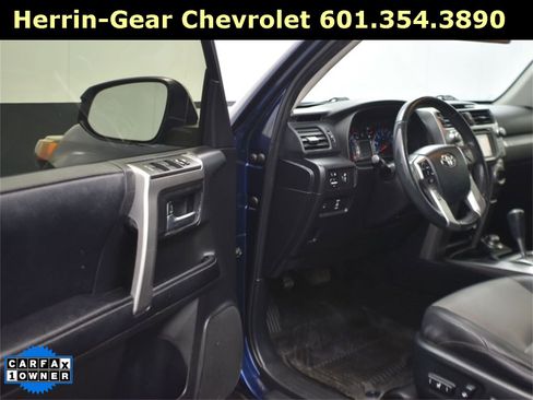 Used 2017 Toyota 4Runner SR5 Premium image 11