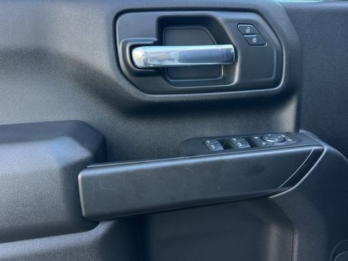 Used 2025 Chevrolet Silverado 2500 Custom w/ Custom Value Package image 10