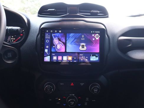 Used 2018 Jeep Renegade Latitude FWD image 34